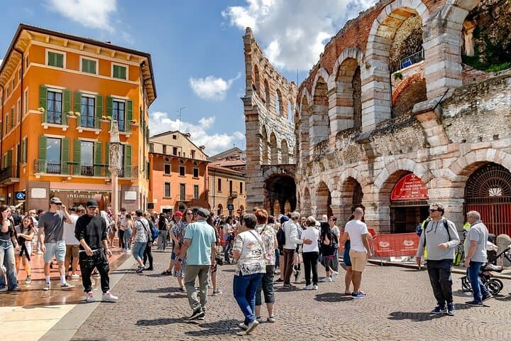 Verona: Stadtführung zu Fuß mit Seilbahnfahrt & Wein-Aperitif — Foto 3