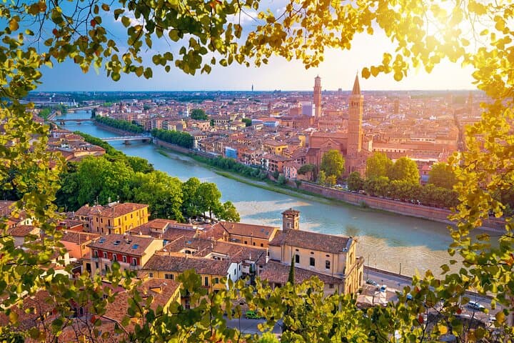 Verona: Tour mit Arena, Seilbahn und optionalen Tickets für Julia — Foto 1