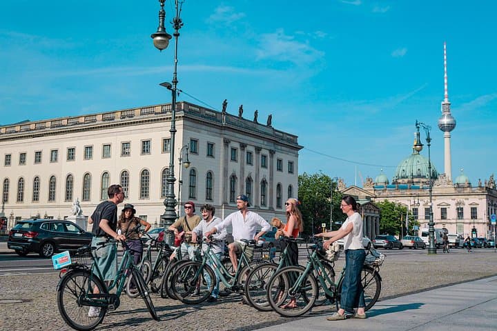 Berlín: Tour Privado Guiado en Bicicleta — foto 2