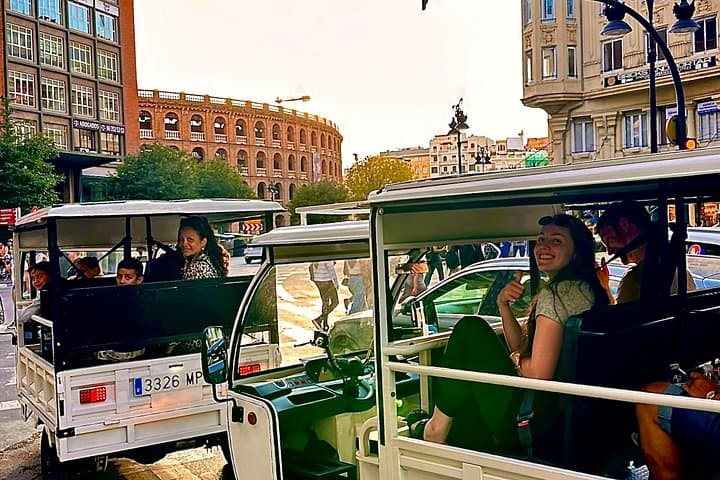 Barcelona: Tour en Tuk Tuk — foto 2