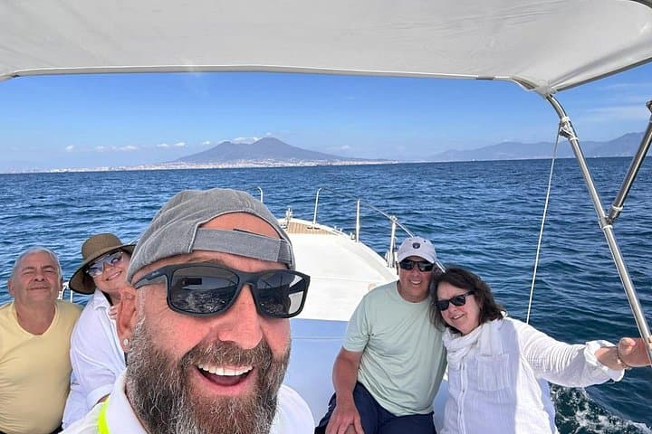Napoli Küstenparadies: Bootstour mit Schwimmen, Musik & versteckten Schätzen — Foto 4