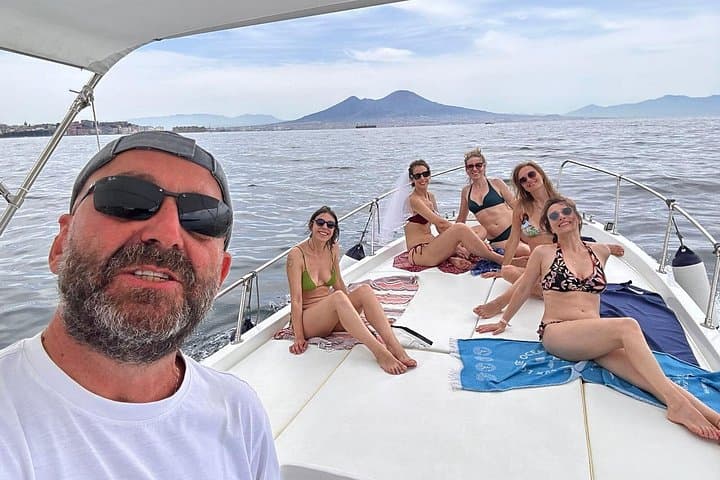 Napoli Küstenparadies: Bootstour mit Schwimmen, Musik & versteckten Schätzen — Foto 2