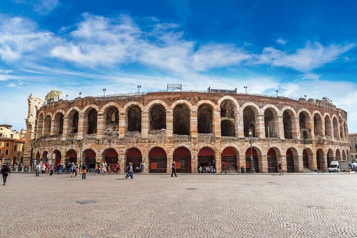 Verona: Tour mit Arena, Seilbahn und optionalen Tickets für Julia — Foto 2