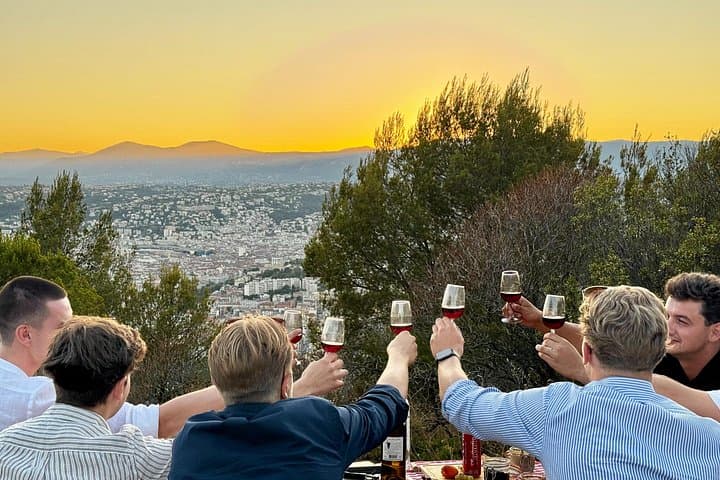 Atardecer y Aperitivo Casero en Niza