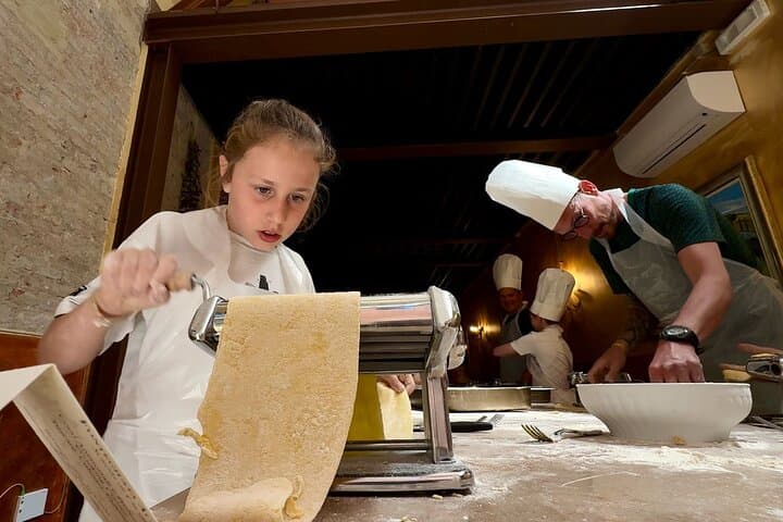 Rome Pasta and Tiramisu Class: Ravioli, Fettuccine &amp; Fine Wine 5* — photo 3