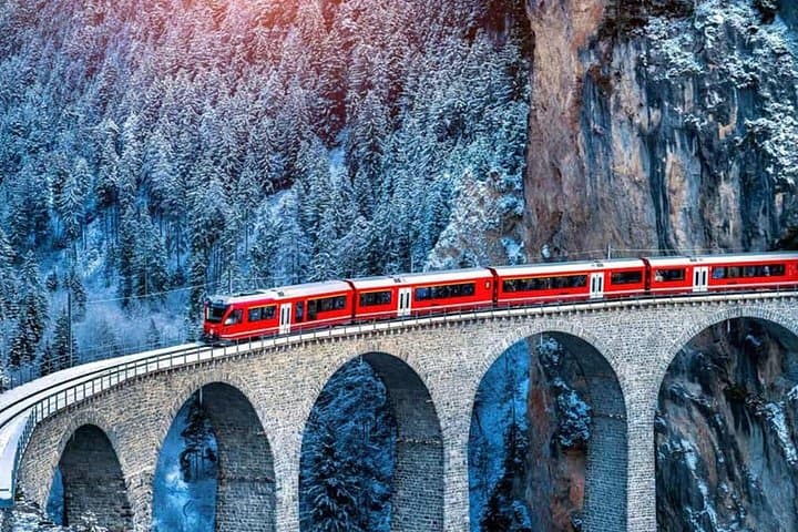 Geführte Bernina-Zugtour nach St. Moritz von Mailand