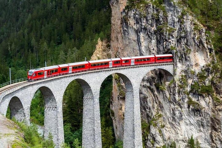 Geführte Bernina-Zugtour nach St. Moritz von Mailand — Foto 2