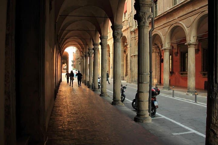 Tour Privato a Piedi tra le Meraviglie di Bologna