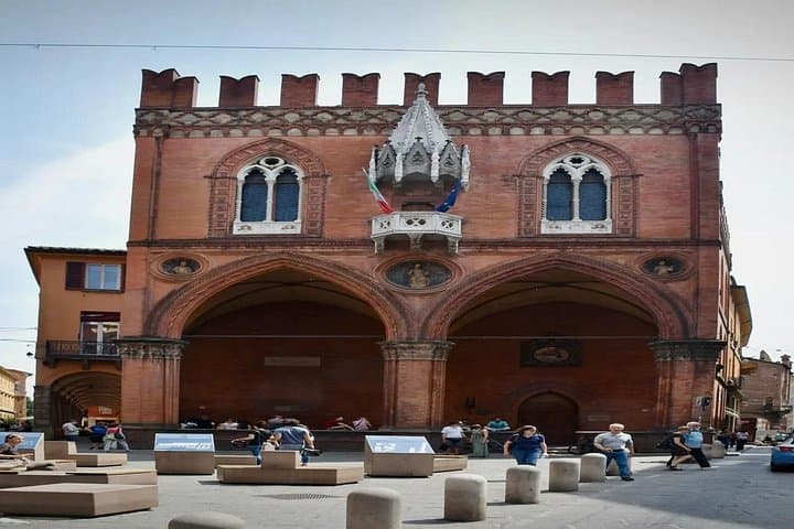 Bologna Essentials Private Walking Tour — Foto 2