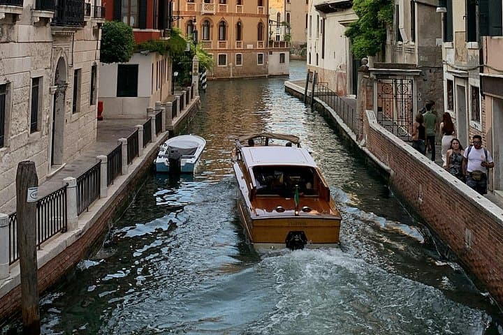 Murano : Excursion en bateau, ateliers de verre et démonstration de soufflage — photo 4