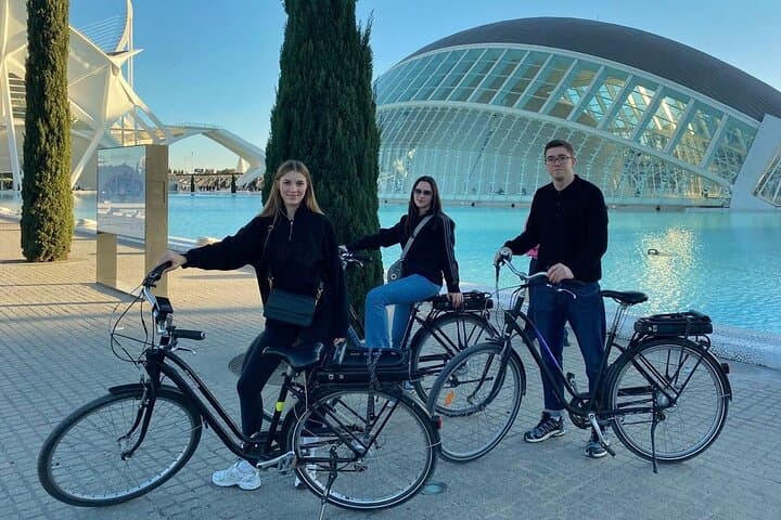 Tour privado en e-bike por la ciudad de Valencia