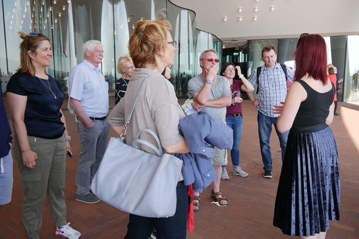 Visita guiada Premium a la Plaza Elphi con pan francés y café — foto 4
