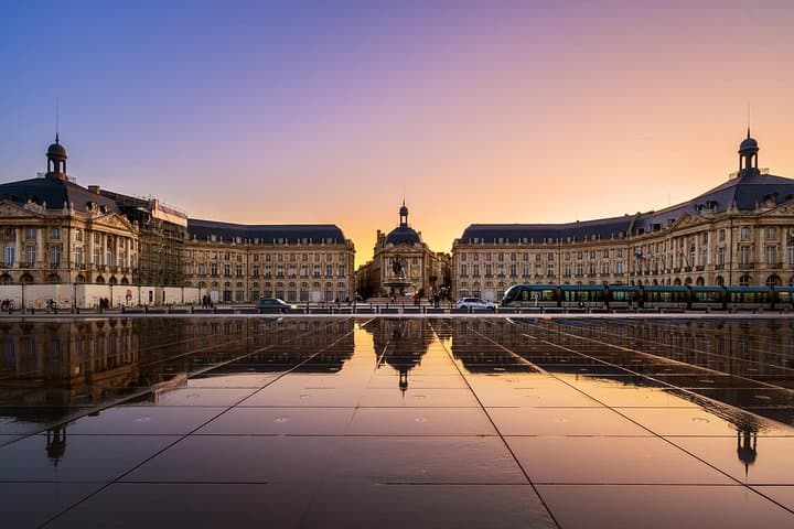Bordeaux Night Tour: Private Evening Highlights Experience
