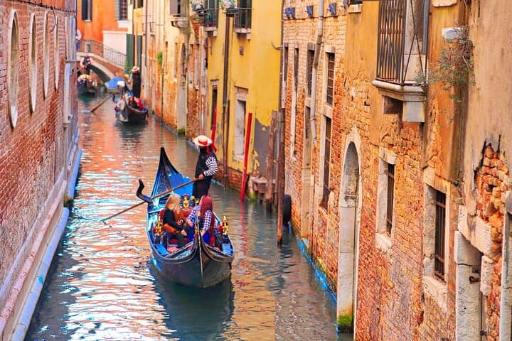 Paseo en góndola en grupo pequeño por Venecia con el Gran Canal y canales secundarios — foto 3