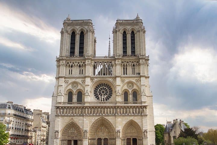 Tour Privato all'Aperto di Notre Dame con Ingresso alla Cripta/Sainte Chapelle — foto 4