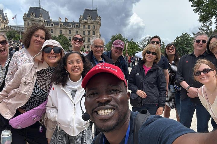 Tour Privato all'Aperto di Notre Dame con Ingresso alla Cripta/Sainte Chapelle — foto 5
