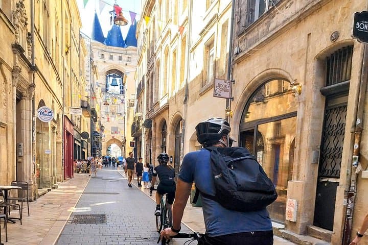 Tour en bicicleta de grava por los monumentos, viñedos y bodegas de Burdeos — foto 3