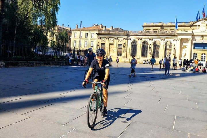 Tour en bicicleta de grava por los monumentos, viñedos y bodegas de Burdeos — foto 4