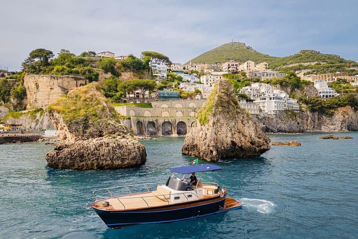 Excursion en bateau sur la Côte Amalfitaine au départ de Naples ou Salerne