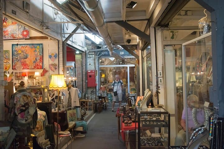 Tour a pie por el Mercado de Pulgas de París