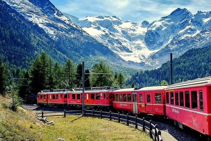 Bernina Express Zug und St. Moritz Tagesausflug von Mailand