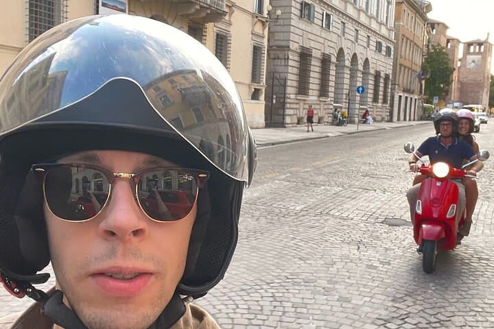 Tour en Vespa por Verona con Aperitivo — foto 2