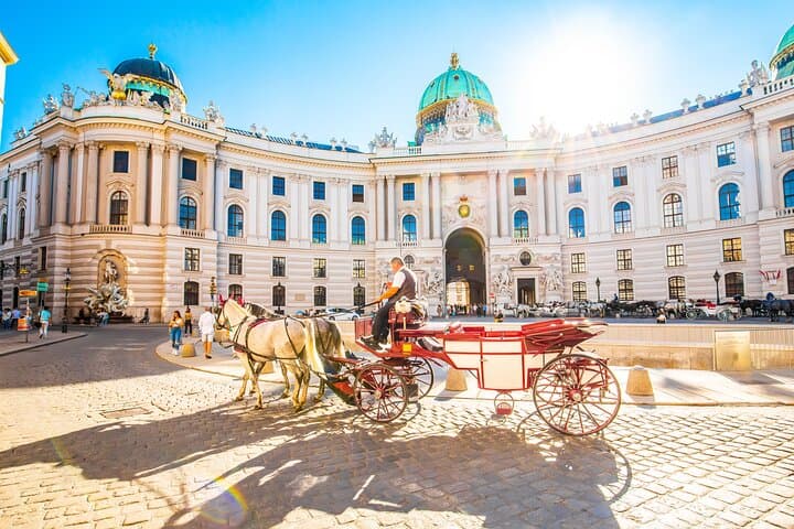 Trasferimento Privato da Berlino a Vienna con Soste Turistiche — foto 2