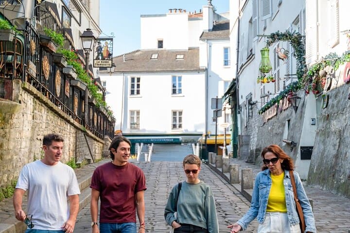 París en un día: Tour del Louvre + Paseos guiados por Montmartre y la ciudad — foto 1