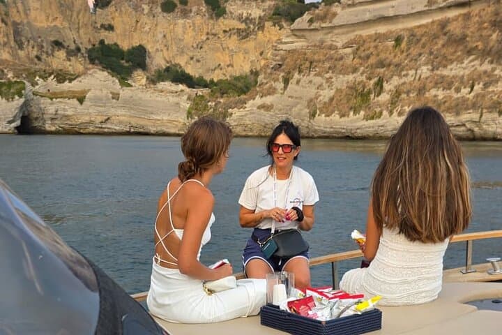 Esperienza di Vela al Tramonto a Napoli