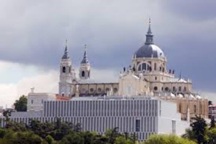 Madrid: Tour Guidato della Galleria delle Collezioni Reali — foto 5