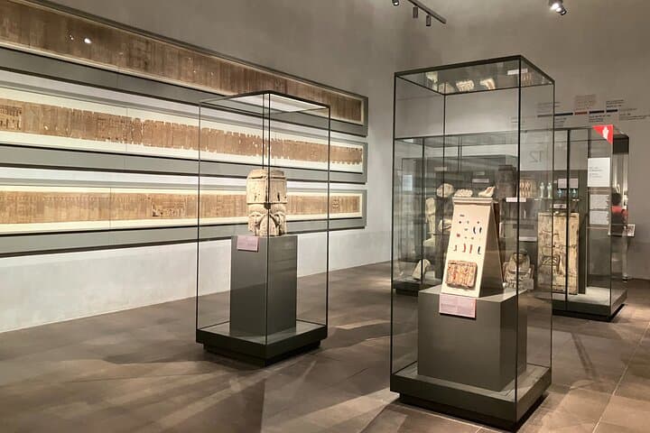 Turín: Tour Guiado en Grupo con Salto de Cola al Museo Egipcio — foto 4