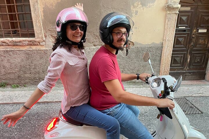 Tour en Vespa por Verona con Aperitivo