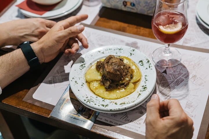 Visite du Quartier Juif de Séville en Petit Groupe avec Tapas et Boissons — photo 4