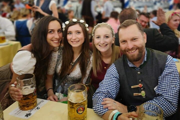 Asientos en el Hofbrau Tent para Oktoberfest
