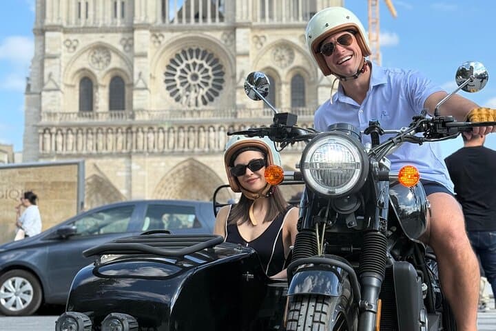 Visite en Side-car Vintage et Dégustation de Crêpes près de la Tour Eiffel — photo 5
