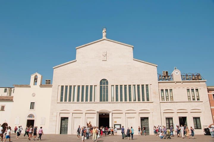 Padre Pio y la Cueva de San Miguel: Tour Privado de Día Completo desde Roma — foto 4