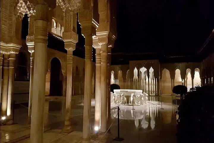Tour Nocturno Privado de la Alhambra en Granada — foto 2