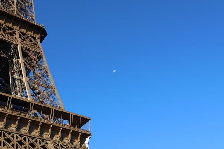 Tour Guidato della Torre Eiffel con Salita a Piedi e Opzione di Accesso all'Ultimo Piano in Ascensore — foto 4