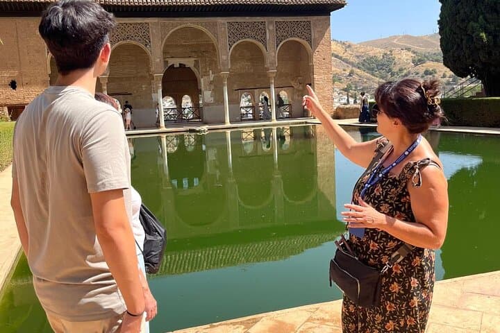 Tour Privado a la Alhambra con Guía (entradas no incluidas)