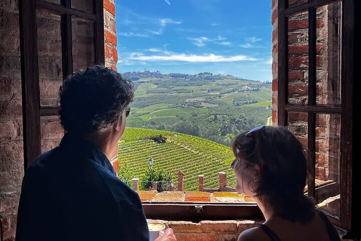Kleingruppen-Weinprobe in Barolo in Alba und den Hügeln von Piemont — Foto 3