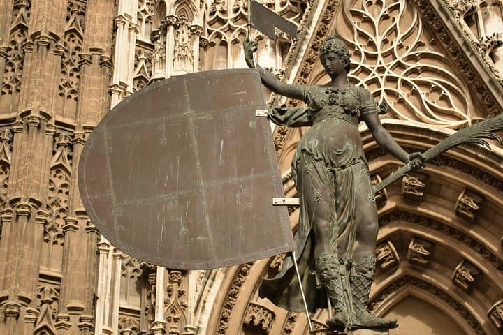 Geführte Tour durch den Alcázar, die Kathedrale, die Giralda und das Barrio de Santa Cruz in Sevilla — Foto 4