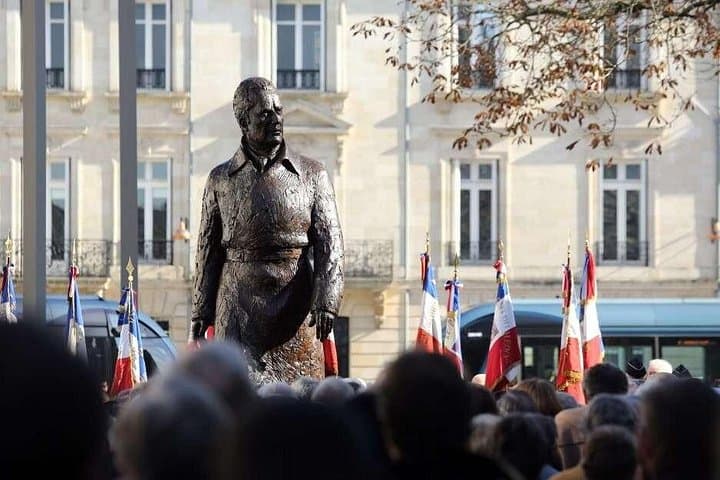 Visite à pied des figures célèbres de Bordeaux de 2h