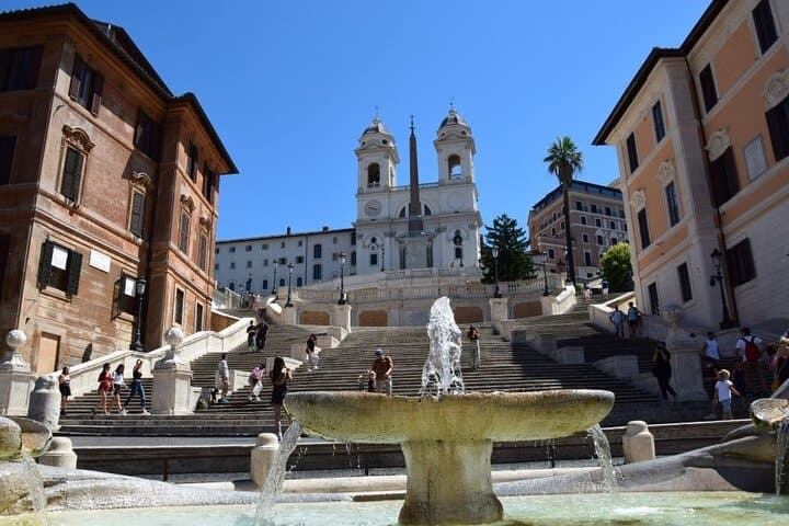 Tour Privato WOW di Roma: Vaticano, Colosseo, Piazze, Auto e Pranzo — foto 5
