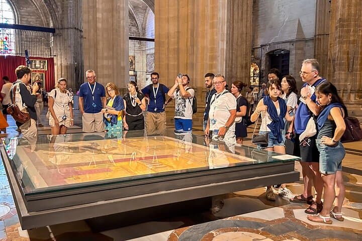 Geführte Tour durch Sevilla: Alcázar, Kathedrale & Giralda auf Englisch — Foto 4