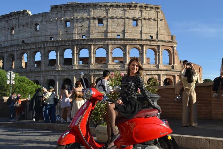 Privater Vespa Tour in Rom mit Abholung vom Hotel — Foto 4