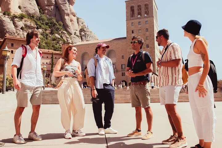 Montserrat-Tour mit Weingut-Mittagessen und exklusiver Kellererfahrung — Foto 2