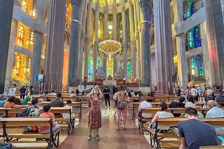 Tour Guidato in Inglese della Sagrada Familia e Accesso Facoltativo alla Torre — foto 3
