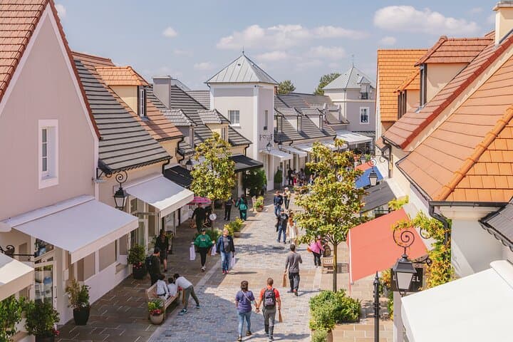 La Vallee Village Shopping Outlet da Parigi