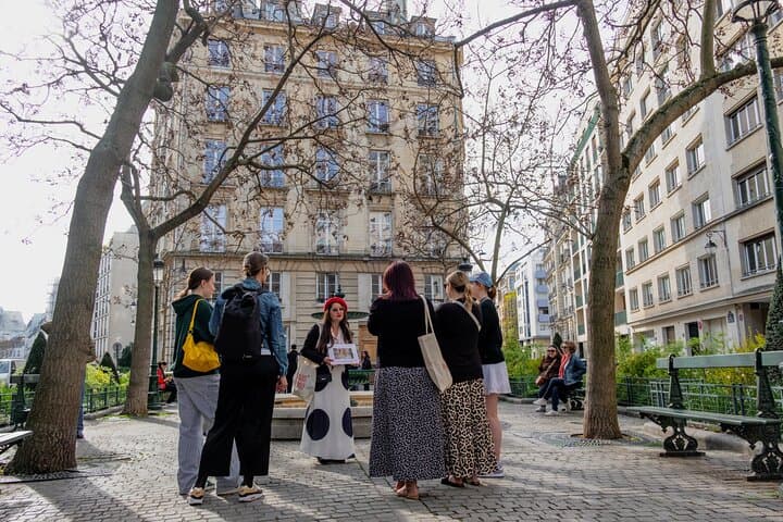 Tour a piedi delle location di Emily in Paris — foto 1