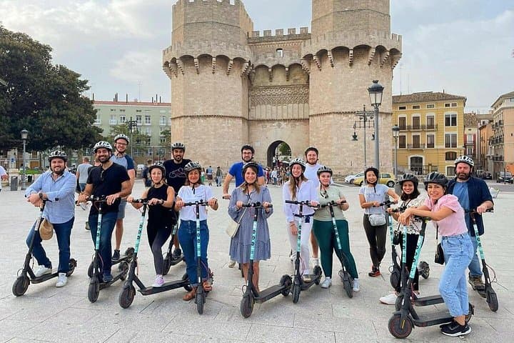 Tour Privato in E-scooter alla Città delle Arti e delle Scienze — foto 2